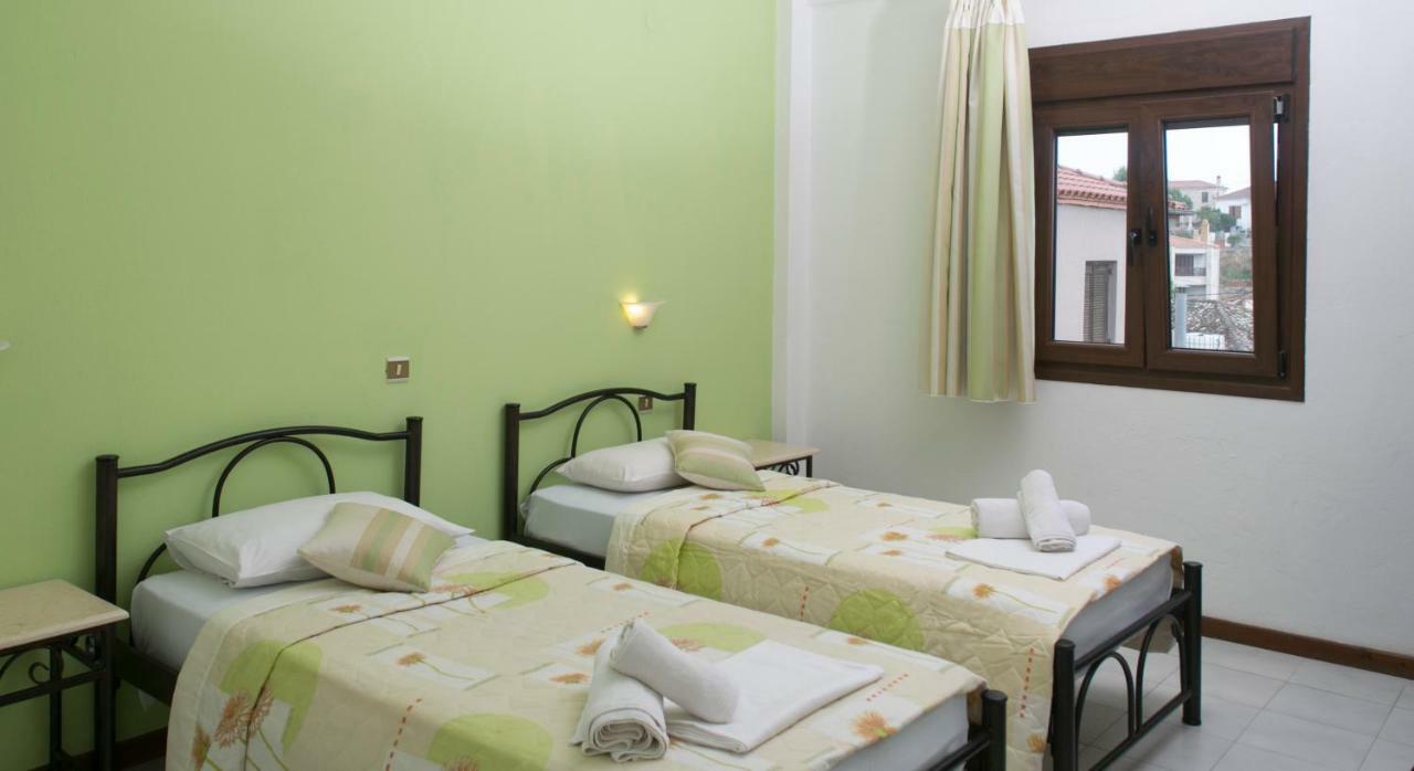 Yannis Apartments Afytos Exteriér fotografie